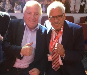 Dr. Güßbacher als Ringarzt beim Boxabend in Dessau am17.12.18 zusammen mit dem Weltmeistertrainer Ulli WEGNER. Dr. Güßbacher als Ringarzt beim Boxabend in Dessau am17.12.18 zusammen mit dem Weltmeistertrainer Ulli WEGNER.